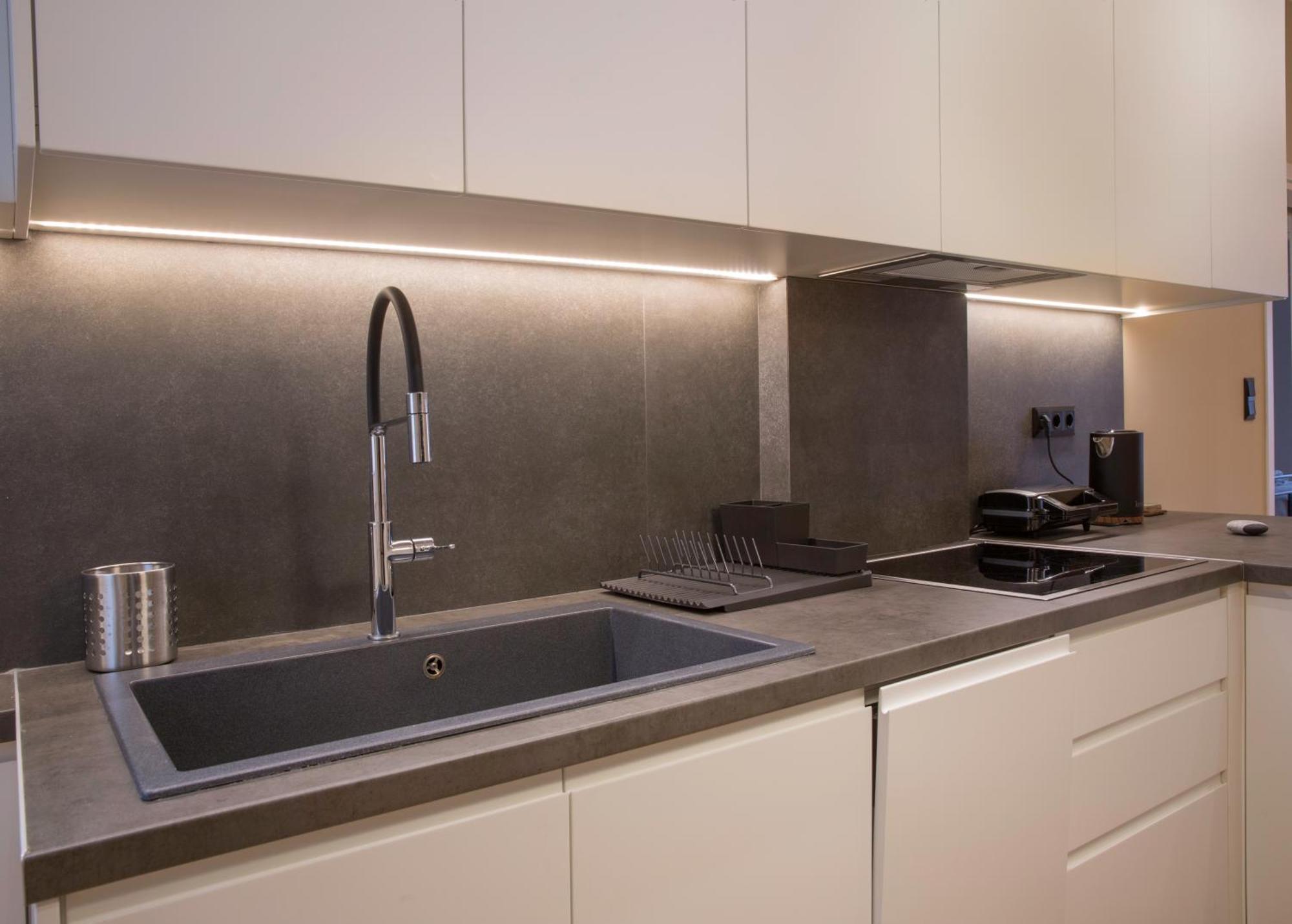 Urban Spacious Apartment Near Kallimarmaron Athens Exterior photo